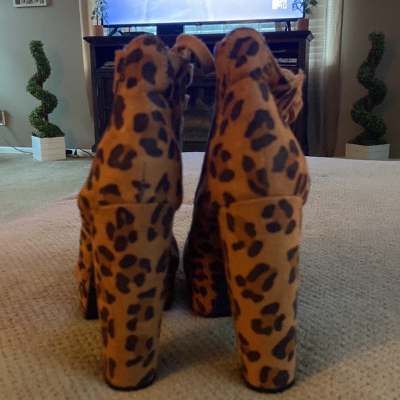 Cheetah ankle booties - Picture 3 of 6
